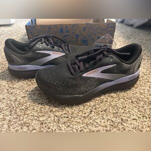 BRAND NEW Brooks Ghost 16s